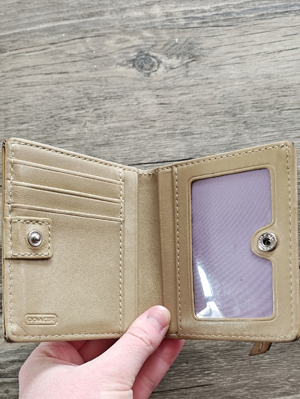 Coach Signature Wallet. - Picture 4 of 6